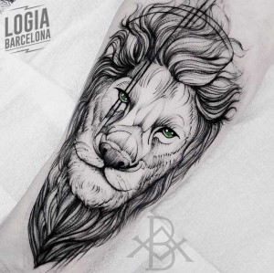tatuaje_brazo_leon_logia_barcelona_bruno_almeida  